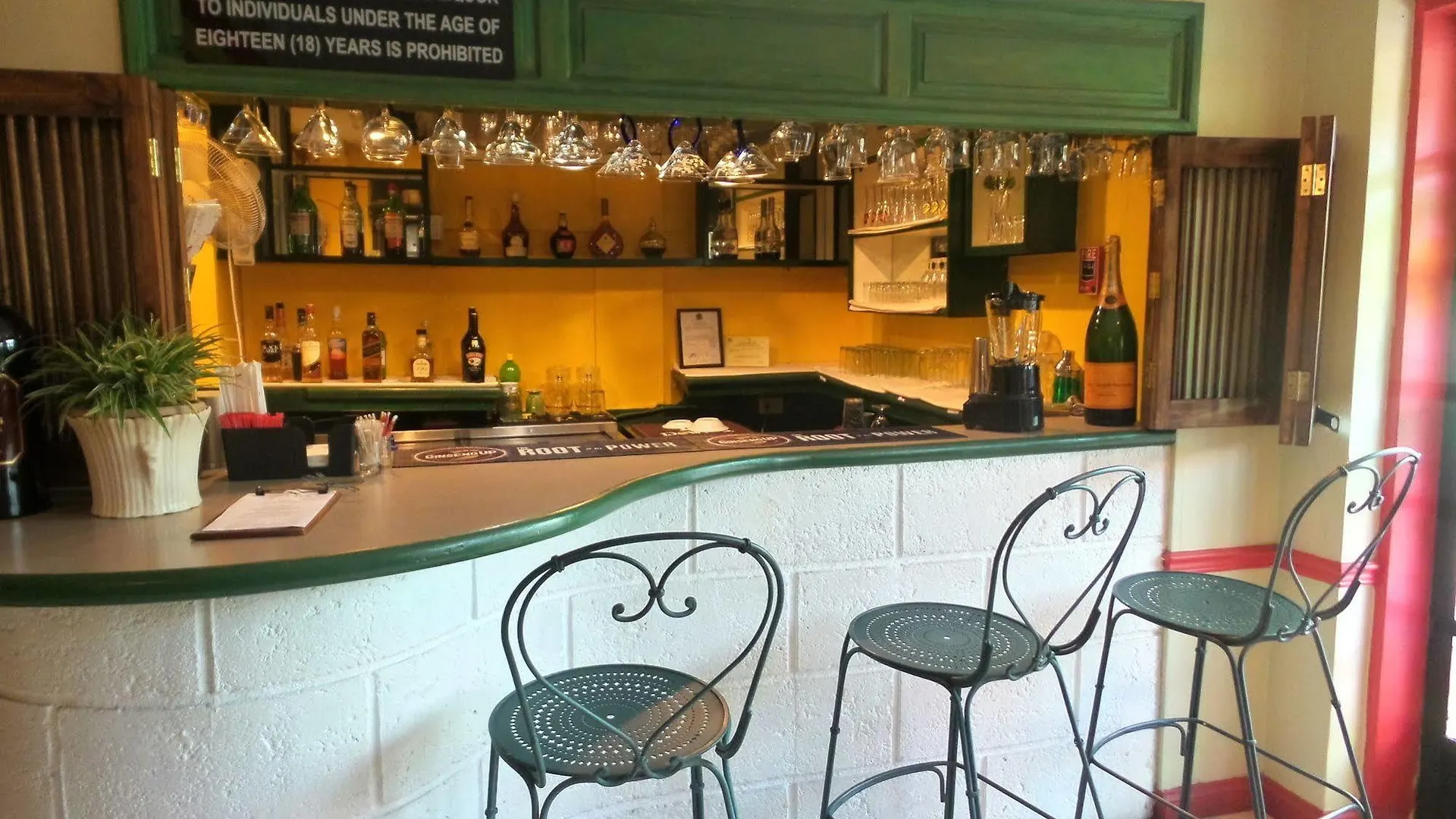 Coblentz Inn Boutique Hotel Belmont